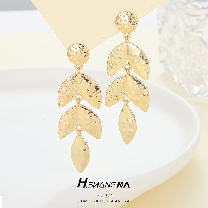 European And American French Retro Metal Leaf Earrings Light Luxury Temperament High-end Long Exaggerated Cold Style Niche Earrings
