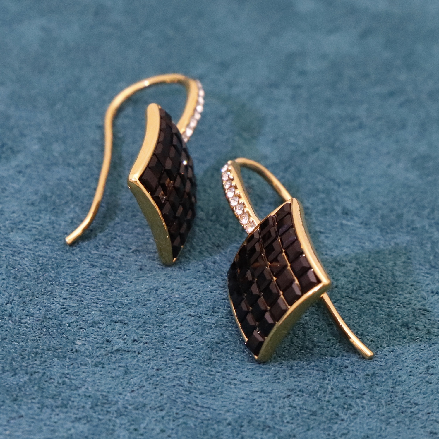 Japanese And Korean Simple Black Grid Geometric Square Earrings For Women Metal Diamond-studded Advanced Gemstone Earrings High-quality Temperament