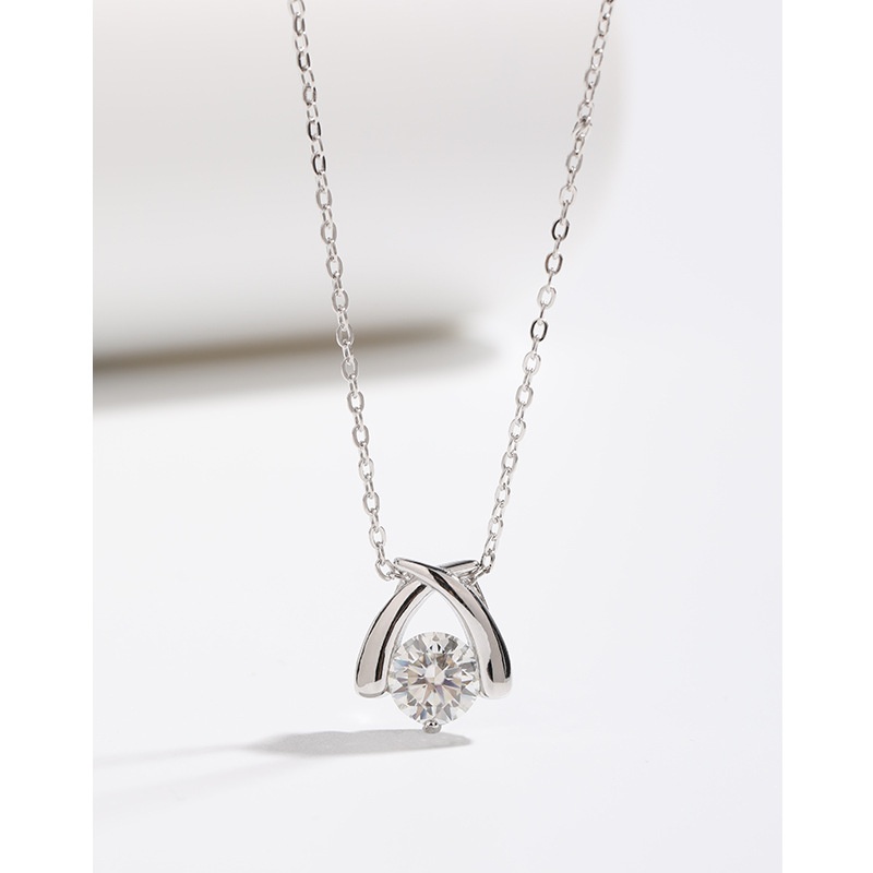 80 Points Moissanite Necklace Female925 Sterling Silver Niche Design Cross Single Diamond Pendant Clavicle Chain