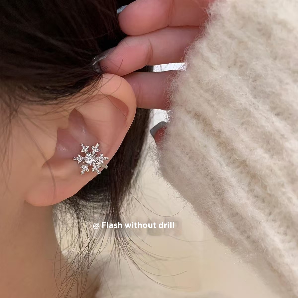 Exquisite And Small Snowflake Ear Bone Clip Without Ear Holes Ear Clip Earrings Women's Light Luxury Niche Design Sense Internet Popular Earrings