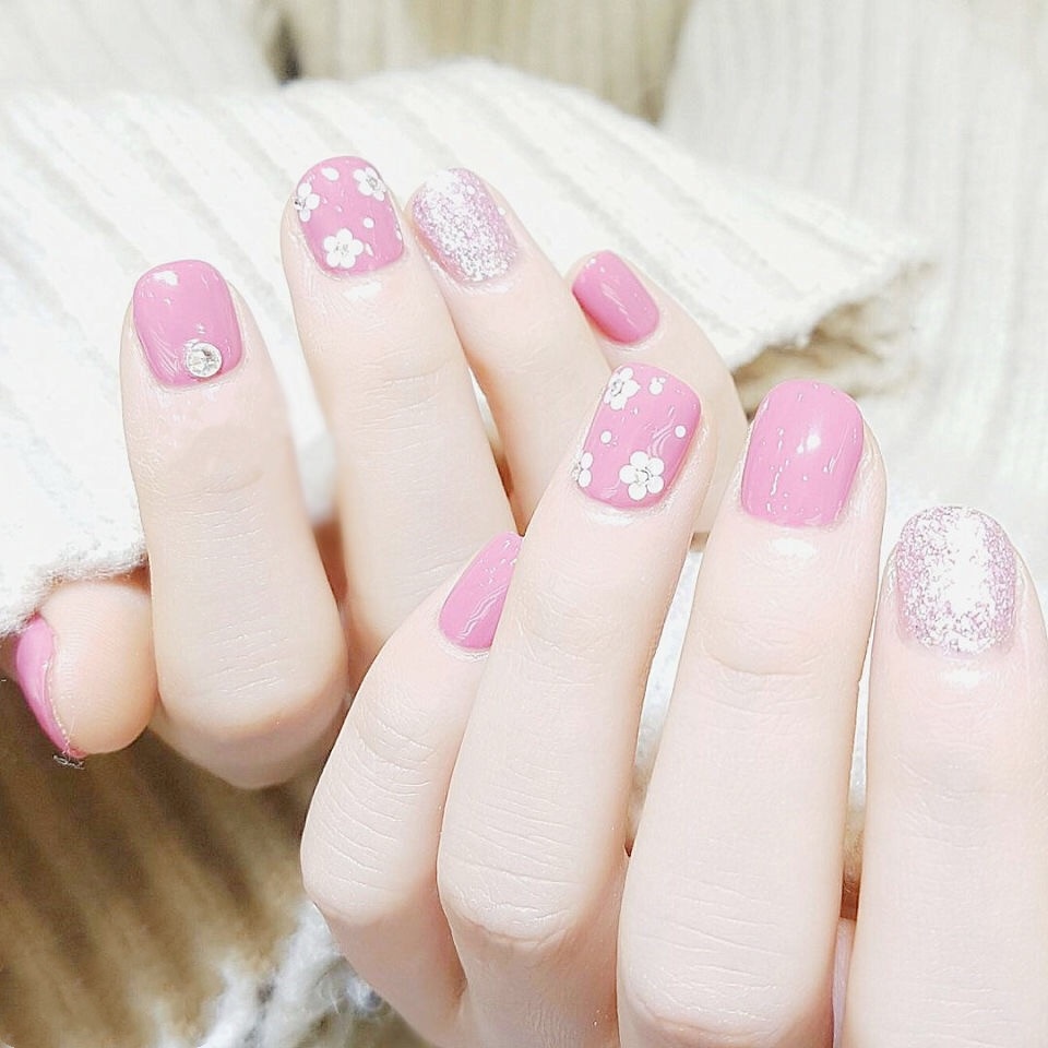24 Pieces Of Short Square Pink And Silver Color Small Flower Nail Art Finished Summer Dopamine Girl Wear False Nails Box