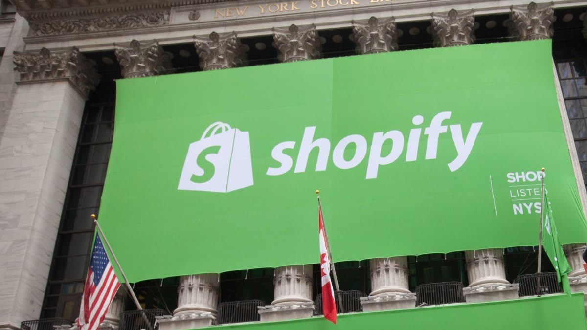 Shopify Reports Sevenfold Surge in AI-Driven Traffic, Marking the Rise of Conversational Commerce