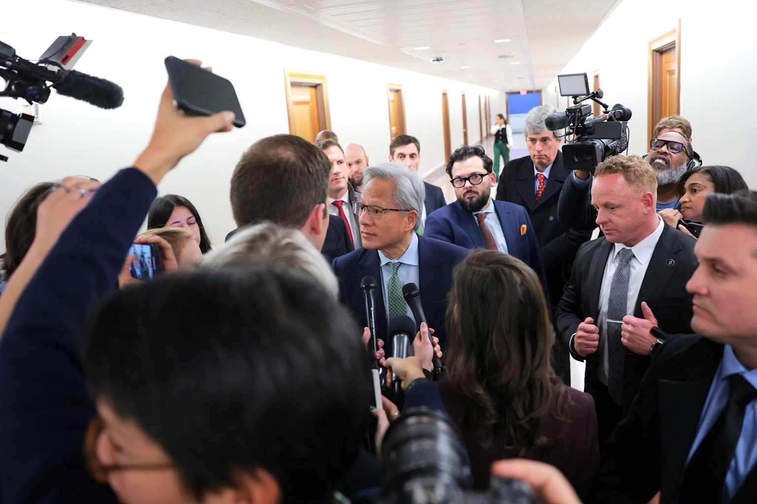 Michael Burry Warns of “AI Bubble Greater Than 2000’s Dot-Com Crash”